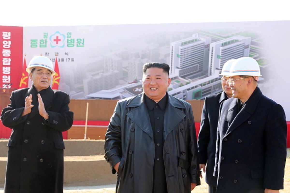 Kim Dzong Un w każdą ze swoich podróży zabiera... toaletę. Ma ważny powód 