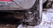 Koszyce: Trudne warunki drogowe w powiecie proszowickim. Kobieta z dziećmi utknęła w zaspie