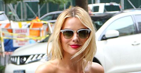 LOOK OF THE DAY: Margot Robbie w kreacji Rosetta Getty