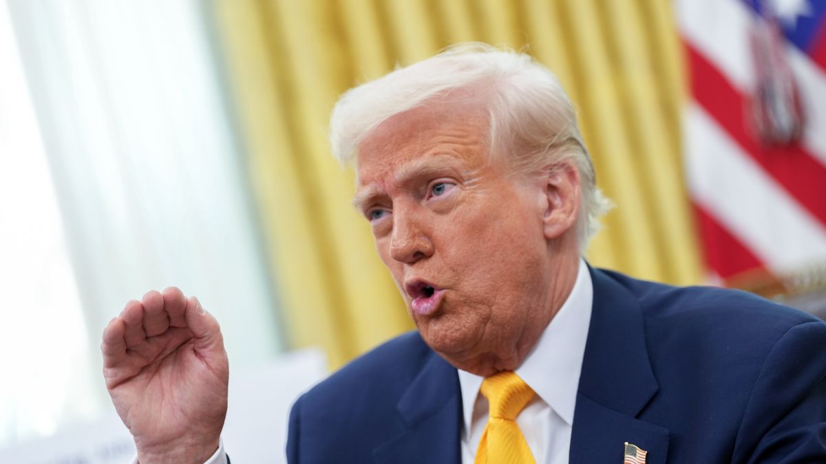 United States President Donald J Trump remarks on job numbers
epa11947528 United States President Donald J. Trump makes a statement on jobs in the Oval Office of the White House in Washington, DC, USA, 07 March 2025. February jobs report by Bureau of Labor Statistics reported the US added 151,000 jobs.  EPA/CHRIS KLEPONIS / POOL 
Dostawca: PAP/EPA.
CHRIS KLEPONIS / POOL
jobs, economy, white house