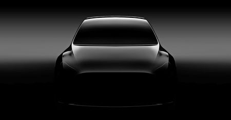 Tesla dalej traci pieniądze, więc Musk sięga po sprawdzoną broń. Mówi o Modelu Y