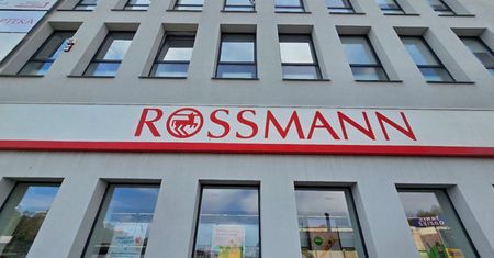 Nowe promocje w Rossmannie. Niemiecka sieć rozdaje gratisy