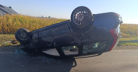 Lublin: Volvo dachowało po zderzeniu z Toyotą. Dwie osoby poszkodowane i zablokowana ulica