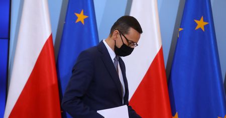 Nowe obostrzenia wchodzą w życie. Czerwona strefa w całej Polsce