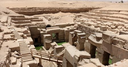 Długa historia faraonów ma kolejny rozdział. W egipskim Abydos odkryto 3600-letni grobowiec