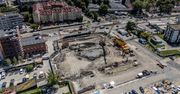 Kraków: Awangarda Mogilska, obok Młyny Mogilska. Wielkie apartamenty obudowują ulicę łączącą centrum Krakowa z Nową Hutą i Mistrzejowicami.
