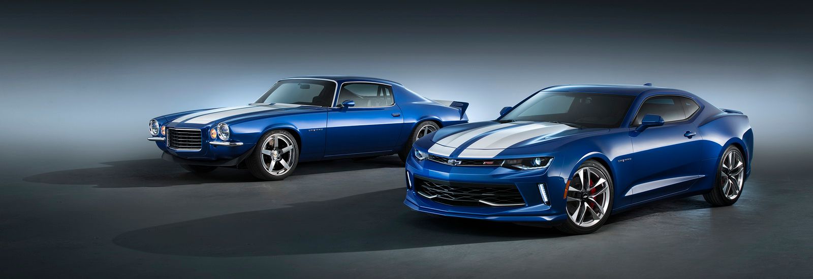 W poprzedniej części królował Ford, który zabiera na targi SEMA bardzo liczną reprezentację modelu Mustang. Oczywiście nie mogło więc zabraknąć godnej konkurencji. Rywale znów się spotkają. Chevrolet przedstawi na SEMA cały zestaw Camaro, w tym również pięknego klasyka z potężnym silnikiem LT4. 6,2-litrowy motor generuje w tym wozie 650 KM. Chevrolet wykorzystał w tym projekcie podzespoły z Corvette Z06.