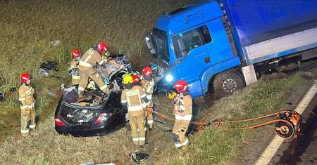 Zginął na miejscu. Wjechał wprost pod ciężarówkę