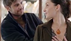 Opowieść Radosława Kotarskiego o bursztynie zakochanych reklamuje konto Profit w Banku Millennium (wideo)