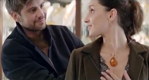 Opowieść Radosława Kotarskiego o bursztynie zakochanych reklamuje konto Profit w Banku Millennium (wideo)