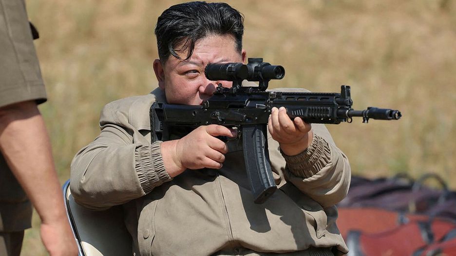Kim Dzong Un dokonuje inspekcji oddziałów armii KRLD