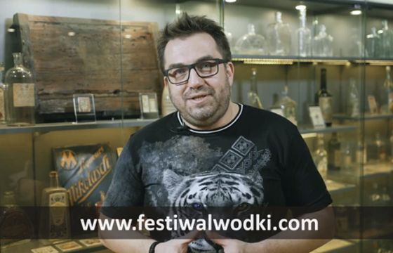 Bartosz Węglarczyk promował biletowaną imprezę o alkoholu