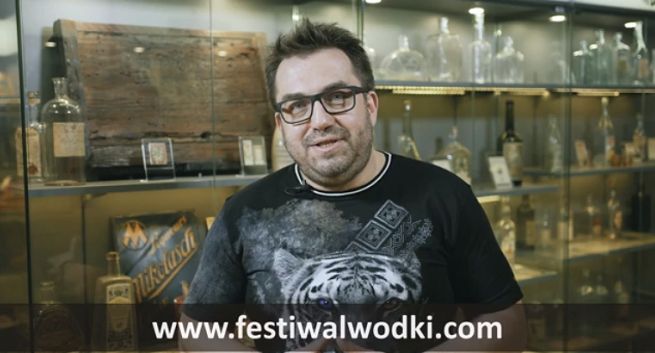 Bartosz Węglarczyk promował biletowaną imprezę o alkoholu