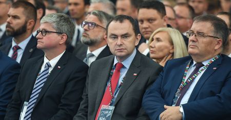 Wrócił z wakacji i poddał się testowi. Kolejny polityk z koronawirusem