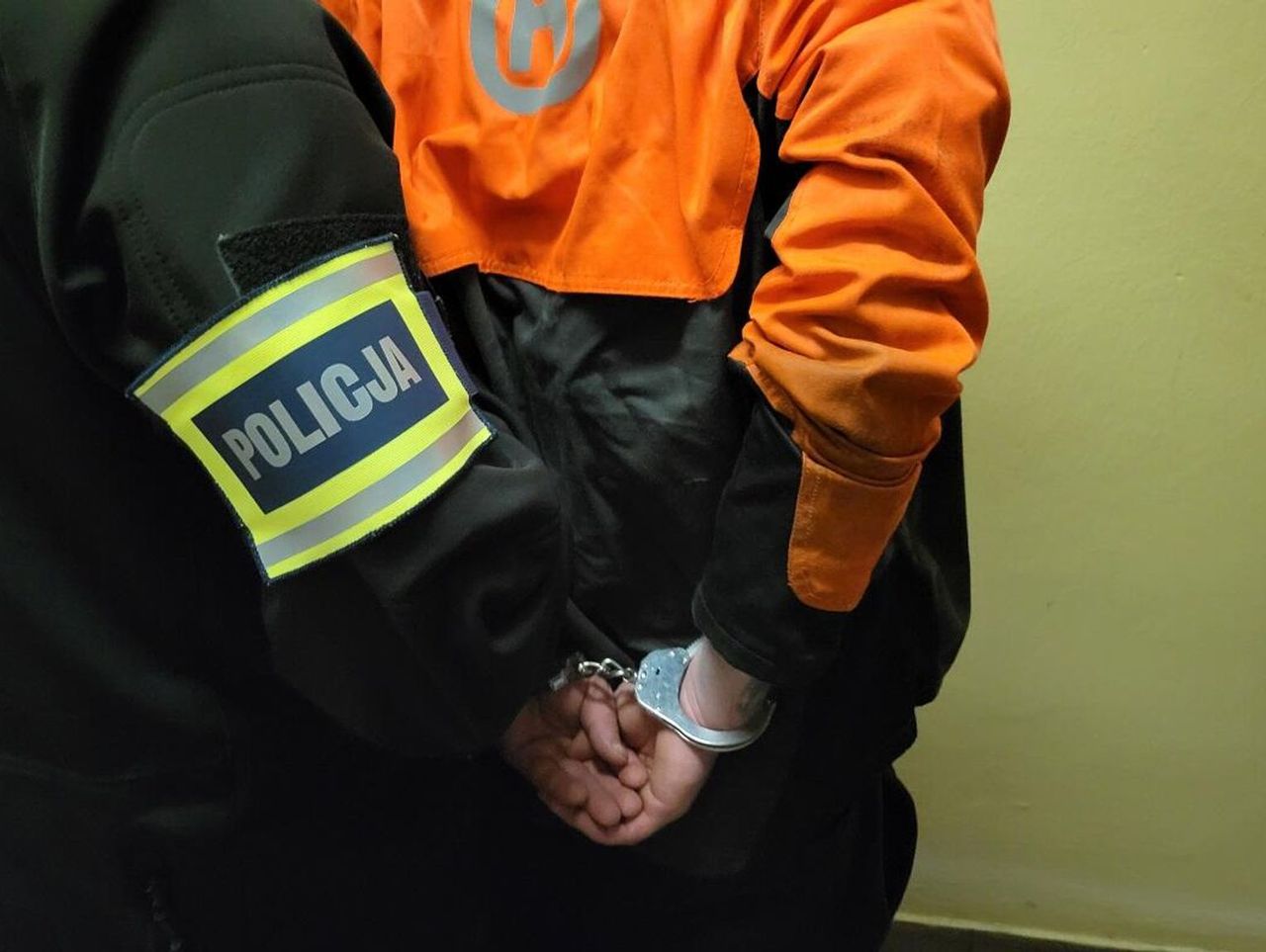 Zaatakowali mężczyznę na stacji benzynowej. Nie mógł się bronić