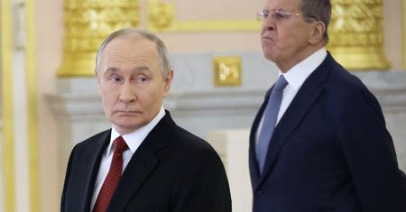 Chińczycy korzystają na problemach Rosji. Ceny ropy niskie jak nigdy
