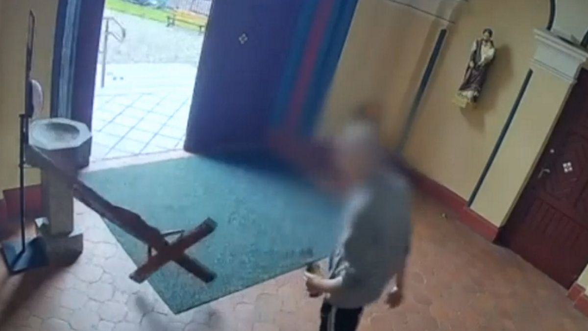 Pijany 33-latek zdemolował przedsionek kościoła w Szczecinie. 