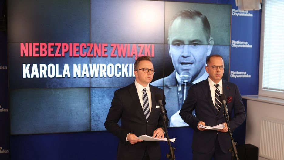 Dariusz Jo?ski i Micha? Szczerba z raportem nt. Karola Nawrockiego
02.12.2024 Warszawa Konferencja Dariusza Jonskiego i Michala Szczerby - raport nt. Karola Nawrockiego fot. Andrzej Iwanczuk/REPORTER
N/z: Dariusz Jonski, Michal Szczerba
Andrzej Iwanczuk/REPORTER