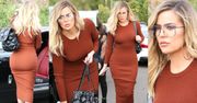 Sutki Khloe Kardashian w obcisłej sukience (ZDJĘCIA)
