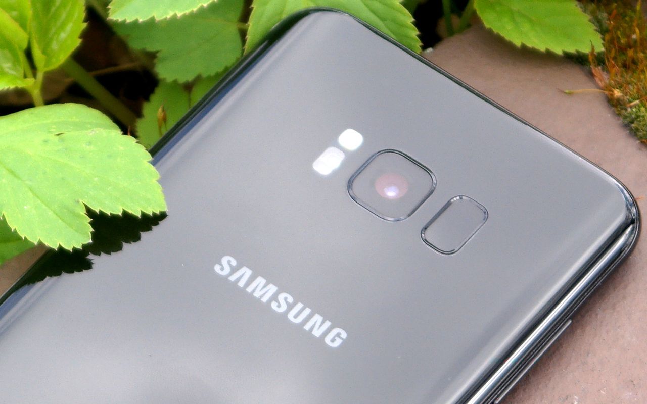 Galaxy S8 ma czytnik linii papilarnych przy aparacie