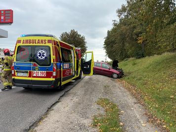 Wypadek na ul. Poznańskiej w Margoninie. Kierowca renault nie ustąpił pierwszeństwa