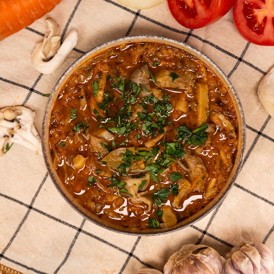 Warming soup with oyster mushrooms and vegetables