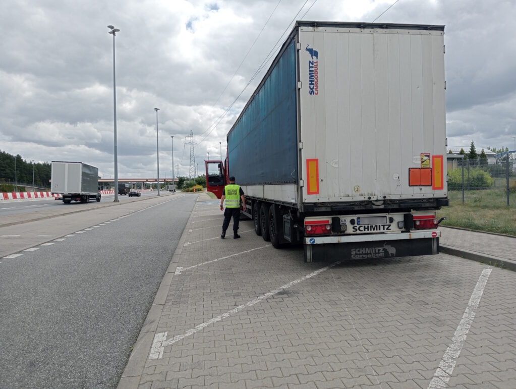 Nieprawidłowości w transporcie niebezpiecznych substancji. Ciężarówka z Ukrainy zatrzymana na A2