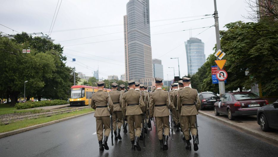 Warszawa. Marsz Pamięci ze skweru Pamięci na cmentarz Powstańców Warszawskich na Woli