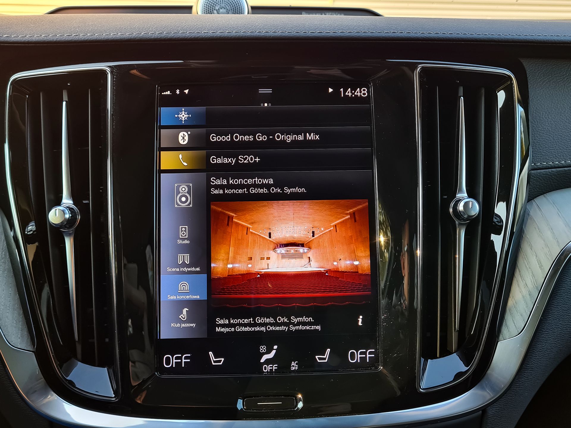 Volvo V60 Cross Country: System info-rozrywki, audio Bowers & Wilkins i systemy bezpieczeństwa 11