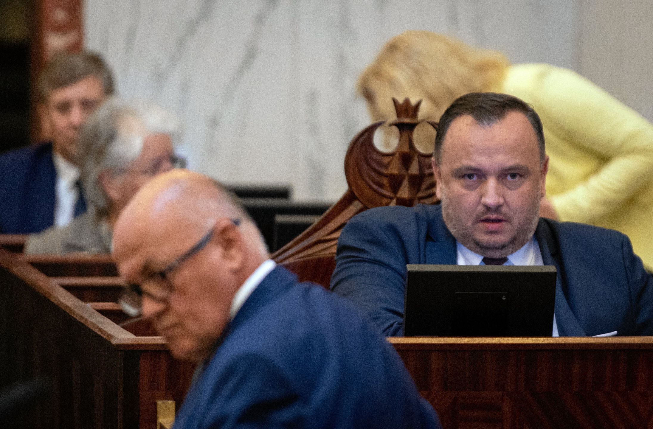 Posiedzenie Sejmiku Slaskiego w Katowicach21.11.2022
Katowice . Jakub Chelstowski - na pirwszym planie Jan Kawulok podczas posiedzenia Sejmiku Wojewodztwa Slaskiego .
Fot . Grzegorz Celejewski / Agencja Wyborcza.plFot. Grzegorz Celejewski / Agencja Wyborcza.plPolitycy, Kampania, Wybory, samorzad, samorzadowcy, /FR/