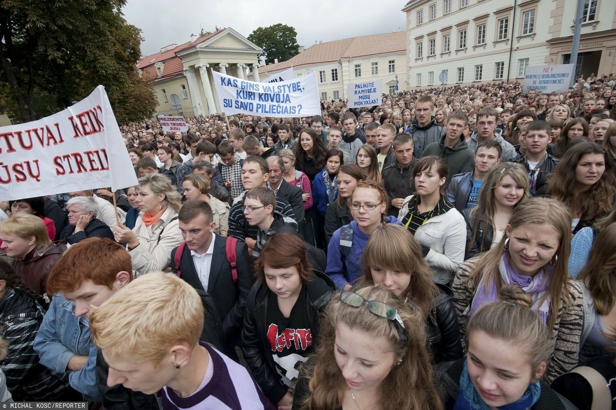 Manifestacja w obronie polskiej nauki na Litwie z 2011 roku