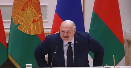 Unijne sankcje na Białoruś omijane przez Polskę. Współpracują z "dumą Łukaszenki"