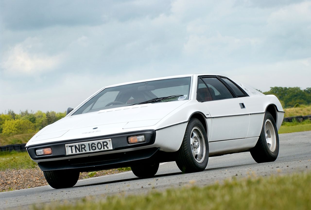 Lotus Esprit S1. Prawda, że podobny do FSO 1100?