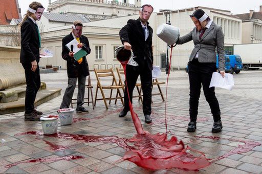 Aktywiści Animal Rebellion przeprowadzili performance w Poznaniu