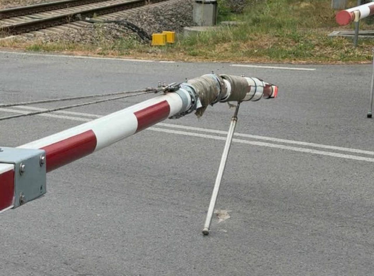 Kozubszczyzna: Rogatka od dwóch miesięcy posklejana taśmą