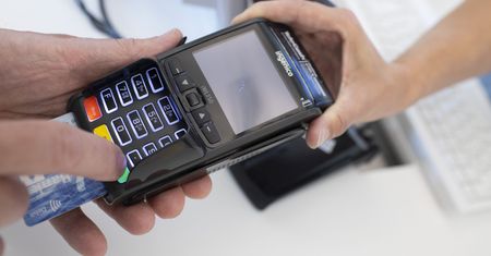 Koniec z drukowaniem potwierdzenia płatności? Gigant wprowadza zmiany