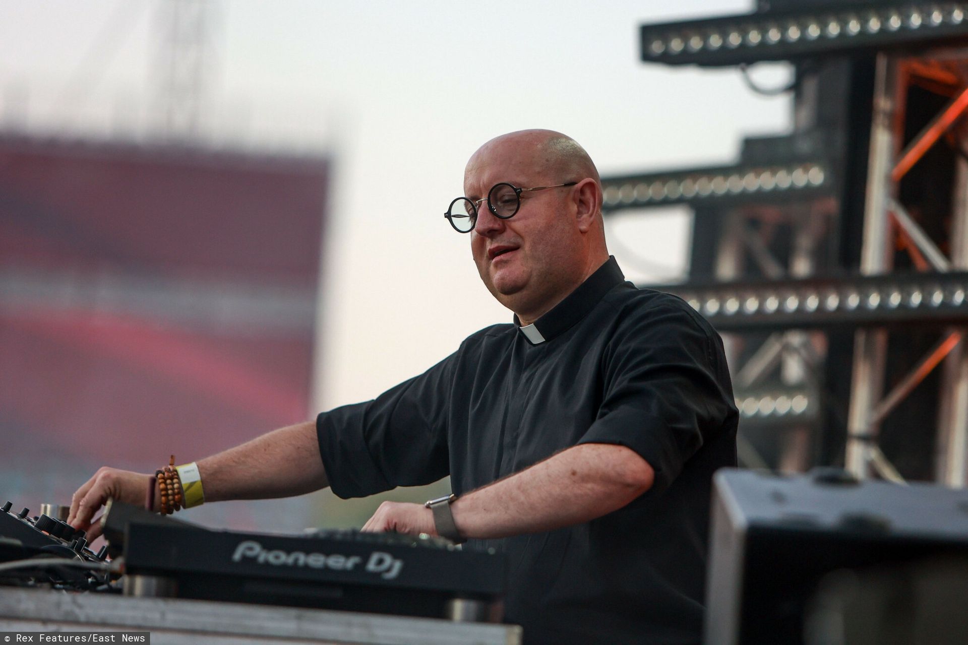 Ksiądz-DJ porwał tłumy. Hitem remiks pieśni "Pan jest pasterzem moim"