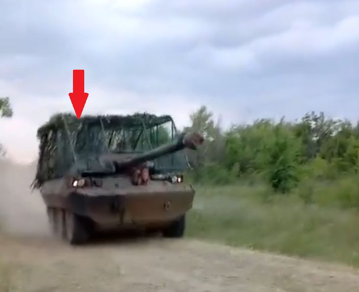 AMX-10 RC/RCR z daszkiem antykumulacyjnym gdzieś w Ukrainie.