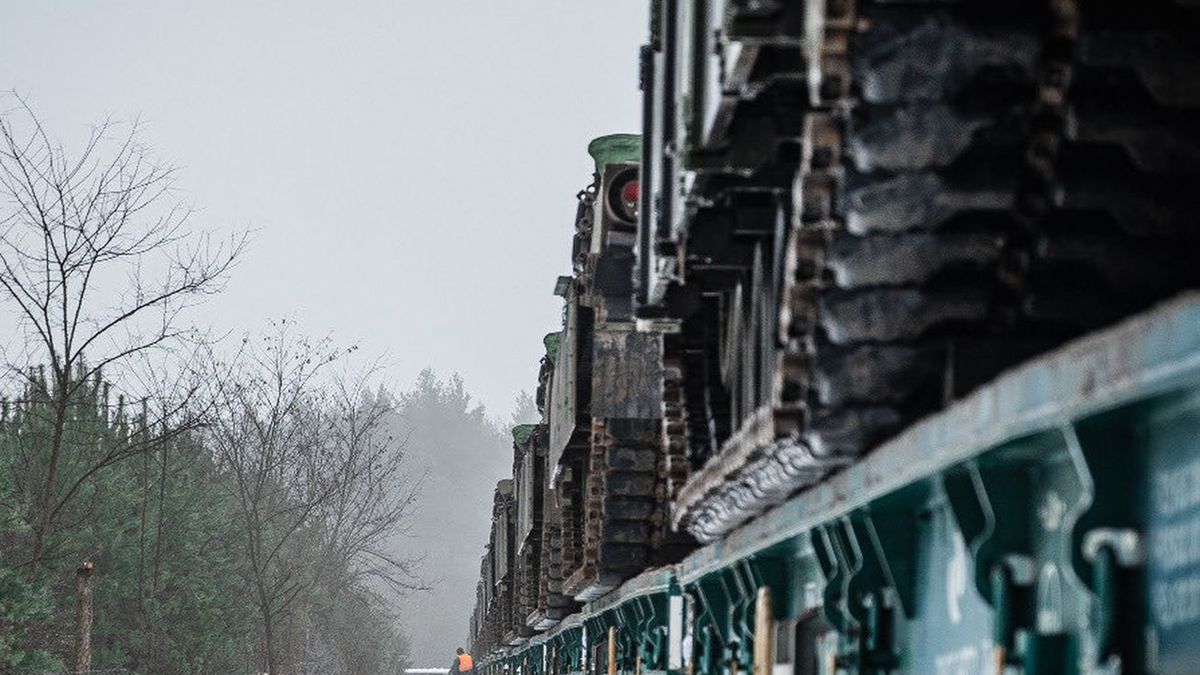 Czołgi Abrams M1A2 SEPv3 w trakcie transportu