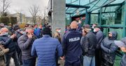 Kielce. Rzucili się na banknot z Kaczyńskim. Interweniowała policja