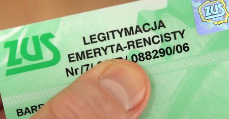 Nie każdy senior o tym wie. To umożliwia legitymacja emeryta