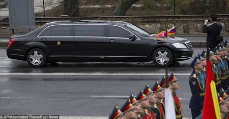 Tak Kim Dzong Un sprowadza luksusowe auta. To skomplikowana operacja logistyczna