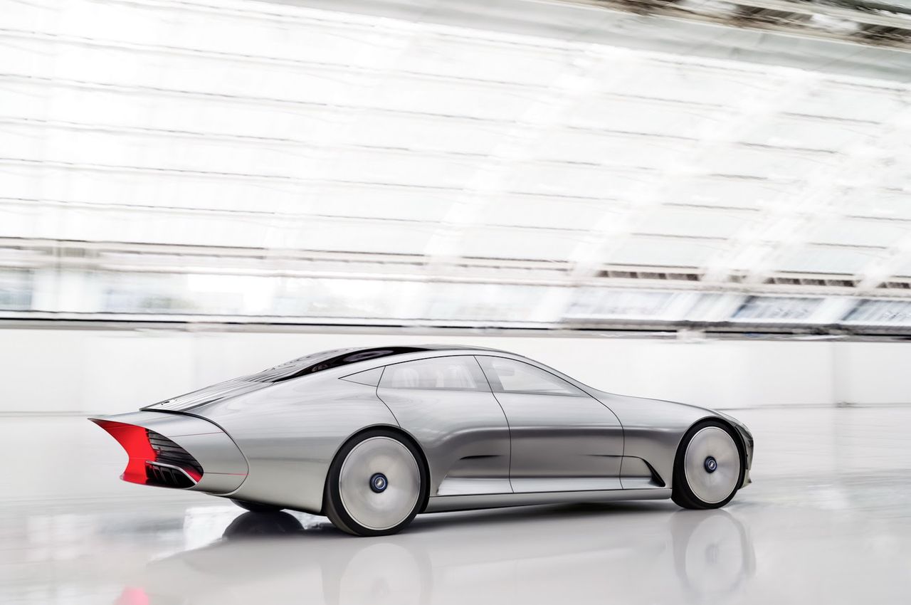 Mercedes-Benz IAA (2015) - przybysz z kosmosu