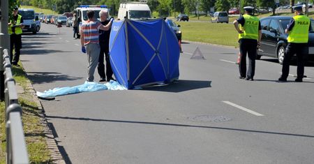 Tragiczny wypadek we Wrocławiu. Nie żyje mężczyzna, który jechał na hulajnodze