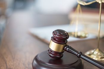 Regał z książkami to za mało. Sąd Najwyższy zdecydował ws. niedziel
