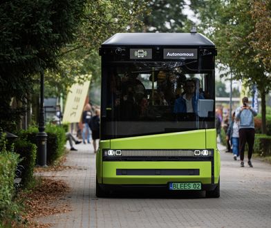 Pierwszy taki autobus na cmentarzu. To pomysł Polaków