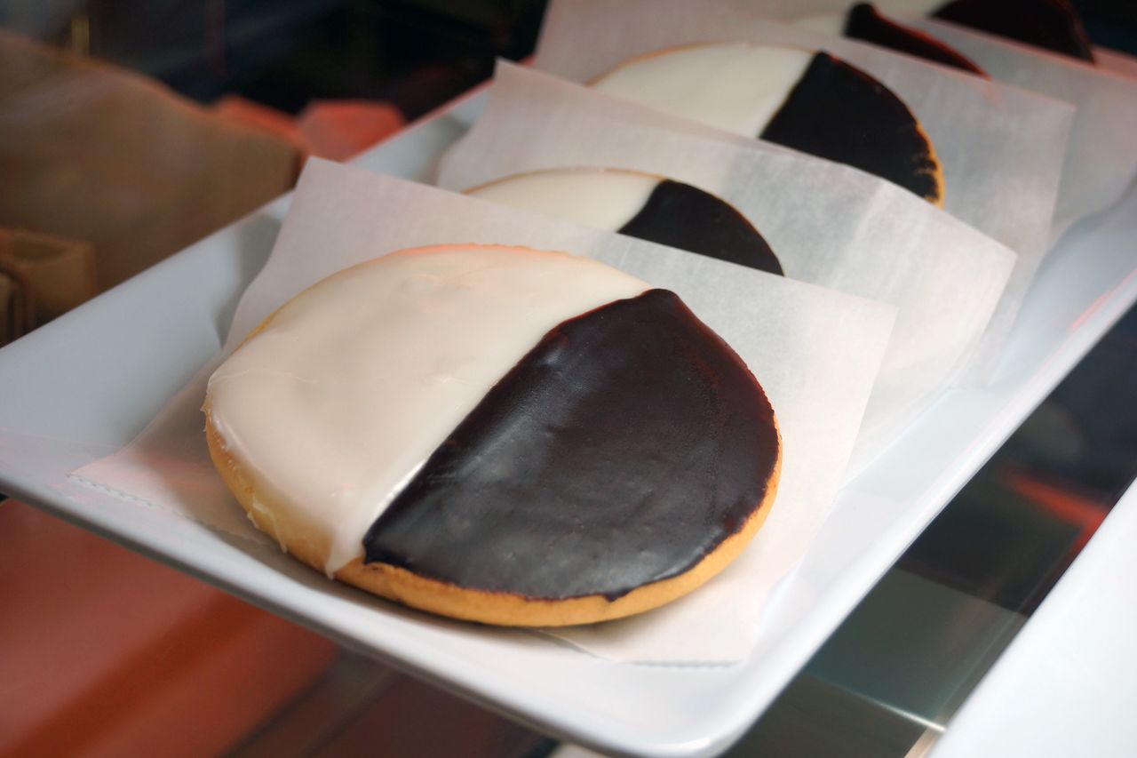 Amerykańskie ciastka "Black and white cookies"
