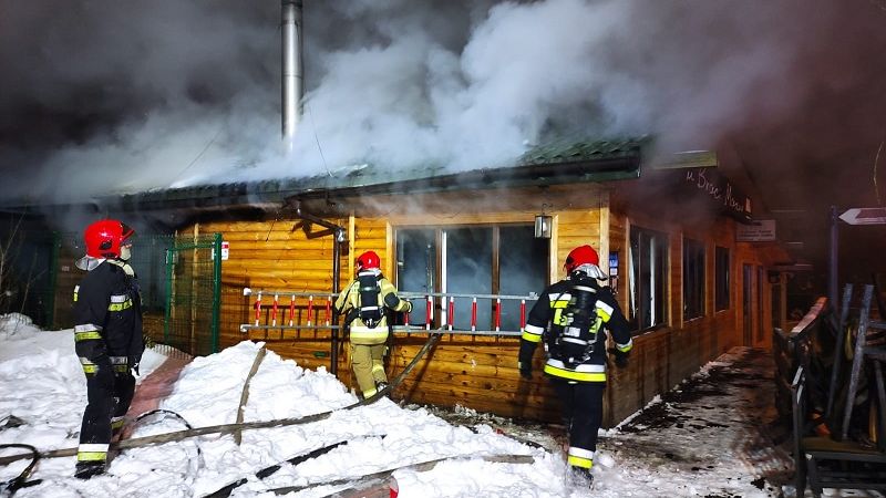 Pożar restauracji Karczma pod strzechą "U Braci Mazur" przy ul. Zana w Lublinie | fot. KM PSP w Lublinie