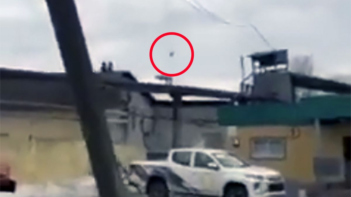 Na filmie z Czernihowa widać zestrzelony rosyjski myśliwiec