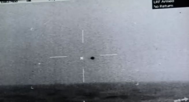 UFO uchwycone w oku kamery, zanurkowało w wodzie. Amerykanie potwierdzają autentyczność materiału